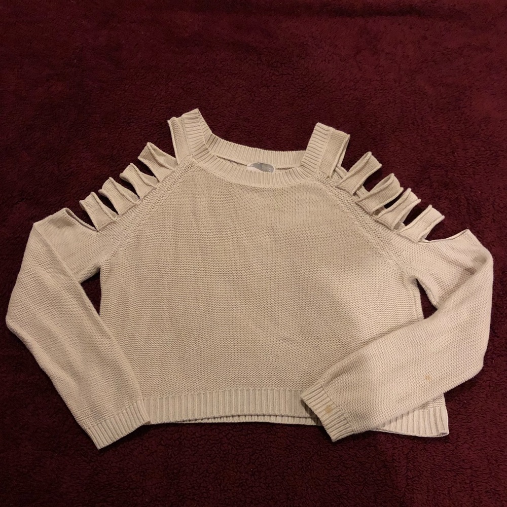 Cold shoulder cropped sweater